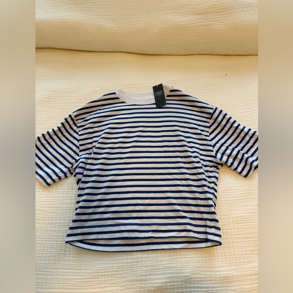 NWT! Abercrombie & Fitch - Striped T-Shirt - XS